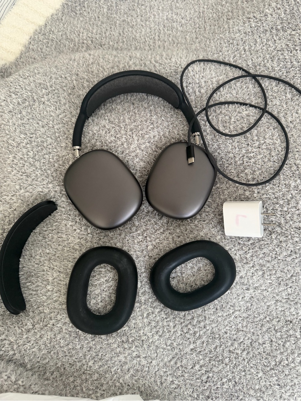 Apple AirPods Max excellent condition band
